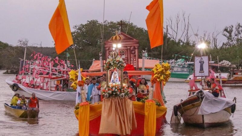 Procissão fluvial realizada em homenagem a Nossa Senhora da Penha