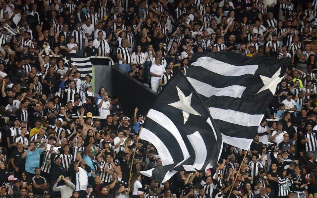 torcida do botafogo lota estadio campos rj
