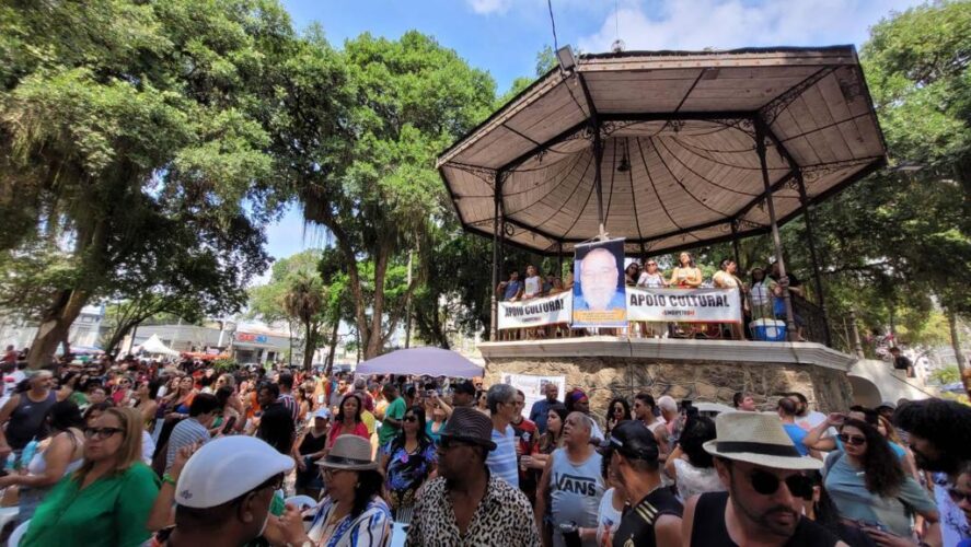 Samba na praça comemora 8 anos com homenagem a Bida Leão