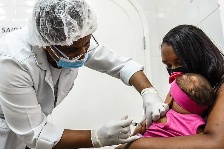 Campos com um final de semana de vacinação contra a Covid-19, gripe e rotina