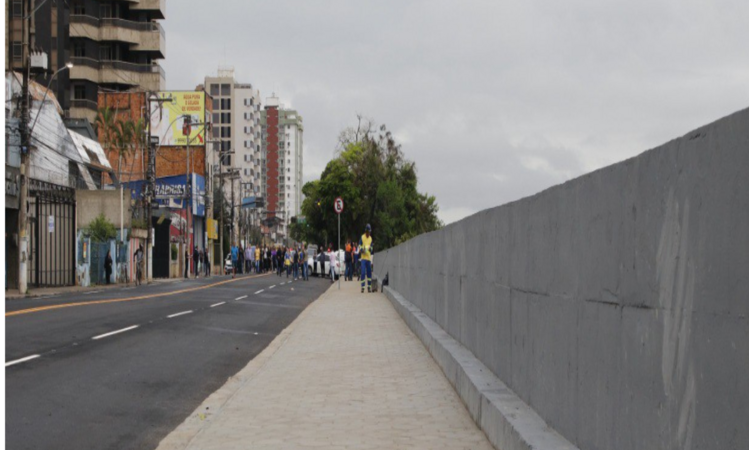 Avenida XV de Novembro em Campos é liberada ao trânsito após nove meses