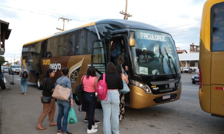 Em SJB transporte estudantil contempla mais de 800 universitários e técnicos
