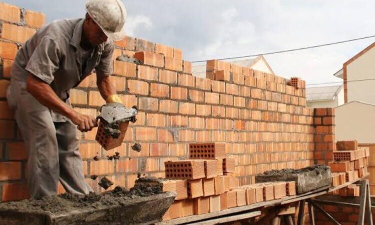 Setor da indústria e construção gerou mais da metade dos empregos do Norte Fluminense