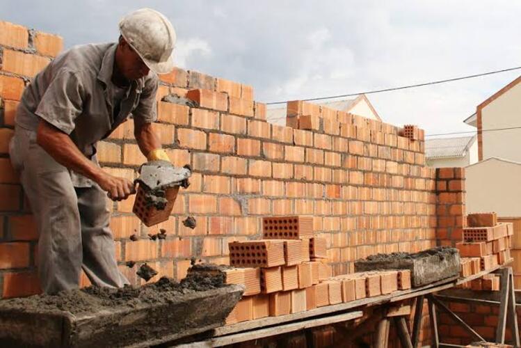 Setor da indústria e construção gerou mais da metade dos empregos do Norte Fluminense