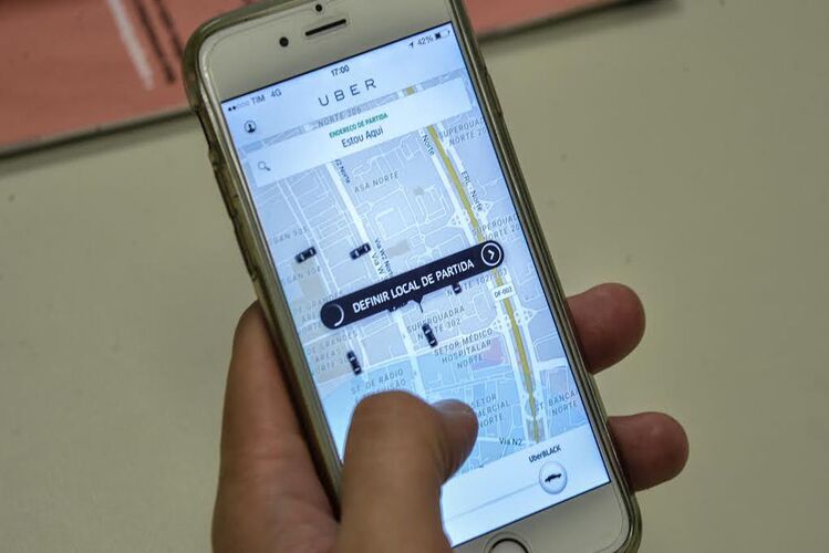 Uber deverá registrar motoristas, decide Justiça do Trabalho