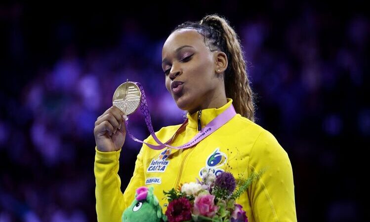 Ginasta Rebeca Andrade é bicampeã mundial do salto na Bélgica