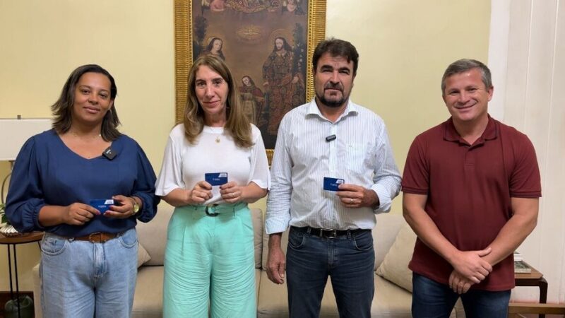 Em Quissamã alunos ganham cartão com R$ 150 para comprar material escolar