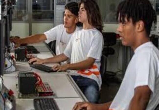 De graça: Escola Firjan Sesi tem 80 vagas para ensino médio com curso técnico do Senai Macaé