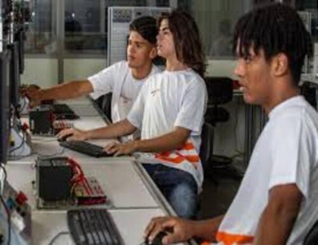 De graça: Escola Firjan Sesi tem 80 vagas para ensino médio com curso técnico do Senai Macaé