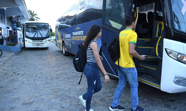 Transporte universitário e da EJA iniciado pela Prefeitura de Campos