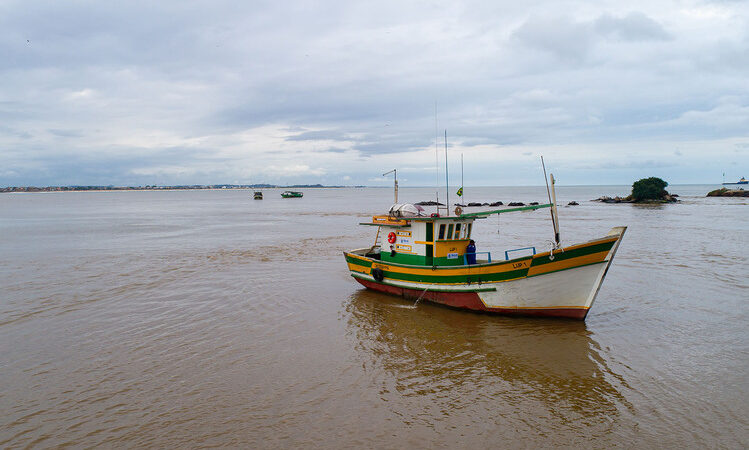 Prefeitura de Macaé inicia operação do barco de socorro