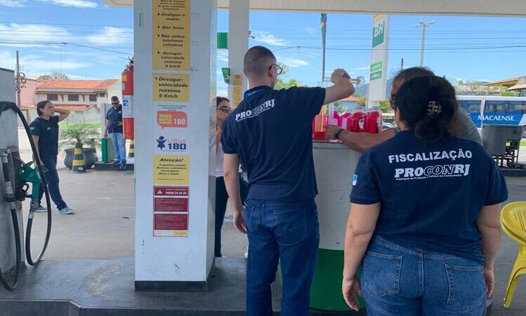 Procon autua postos de combustíveis em Macaé e Casimiro de Abreu  