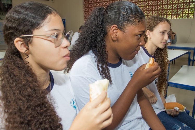 Em Cambuci “Pão Nosso de Cada Dia” reforça alimentação e ensina estudantes 
