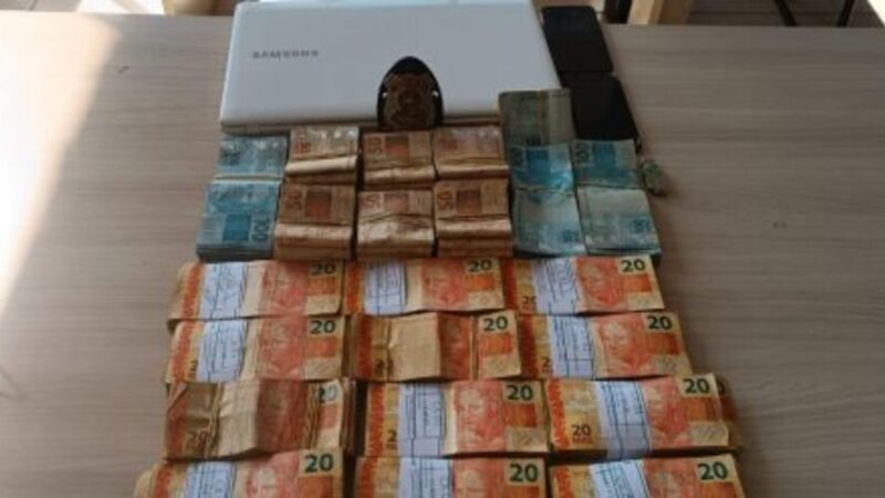 PF encontra R$ 70 mil no interior de empresa envolvida com o transporte escolar estadual em Campos