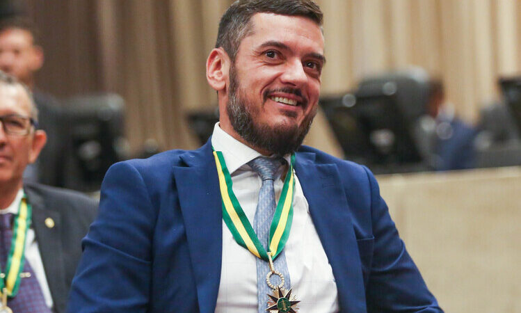 Rodrigo Bacellar recebe medalha do Mérito Eleitoral do TRE-RJ