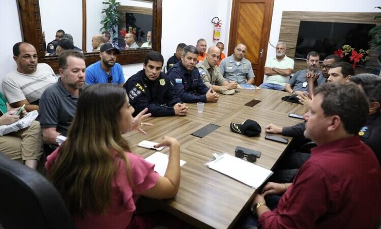 Carla Caputi reúne forças de segurança e define ações para o Réveillon e verão em SJB