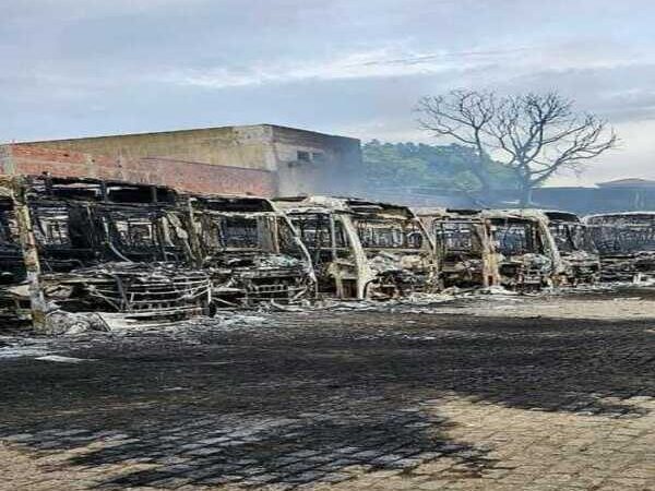 Fogo destrói 25 ônibus da São Salvador, em Campos