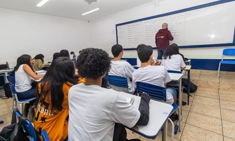 Mais 263 professores dos concursos 2013 e 2014 nomeados pelo Estado