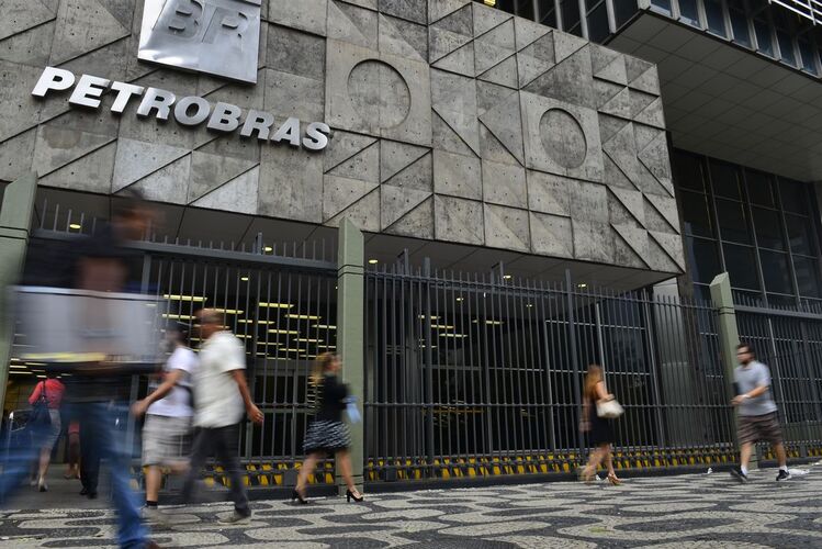 Petrobras anuncia concurso para preencher 916 vagas