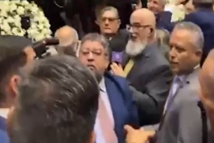 Quaquá dá tapa no rosto deputado de oposição ao governo Lula