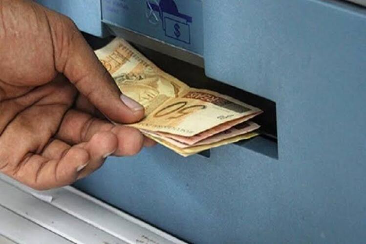 Governo assina decreto que reajusta salário mínimo para R$ 1.412