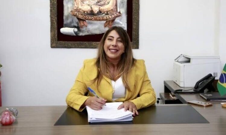SJB: Carla Caputi anuncia que idosos com 80 anos passam a receber fraldas geriátricas em casa