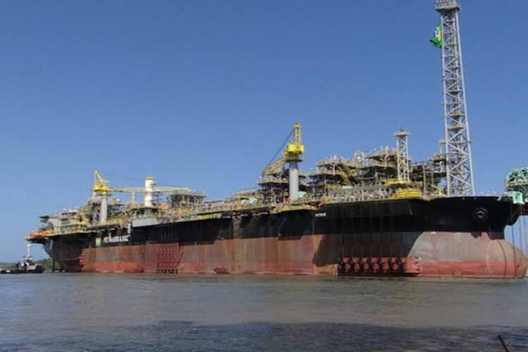 Após contrato com Equinor, Petrobras coloca navio plataforma em operação