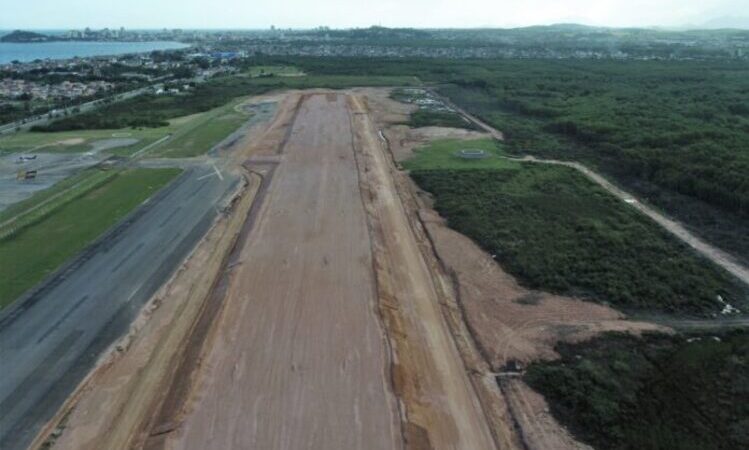 Nova pista do aeroporto de Macaé já tem 50% concluída