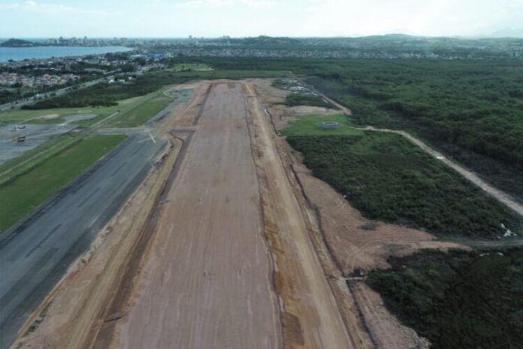 Nova pista do aeroporto de Macaé já tem 50% concluída