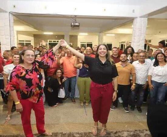 Carla Caputi e Carla Machado reúnem grupo político em SJB