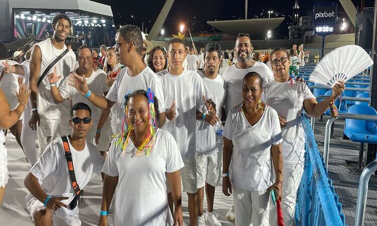 Alunos do paraesporte participam do desfile das escolas Campeãs do Carnaval 2024