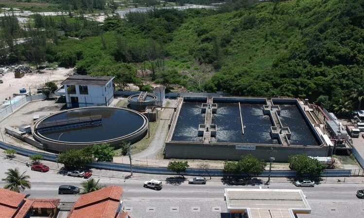 Prefeitura multa Prolagos por mau cheiro em estação de tratamento de esgoto de Arraial do Cabo