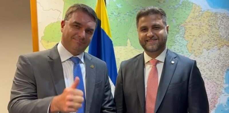 Clã Bolsonaro anuncia apoio a Wladimir