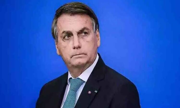 Bolsonaro terá que entregar passaporte à Justiça, diz STF