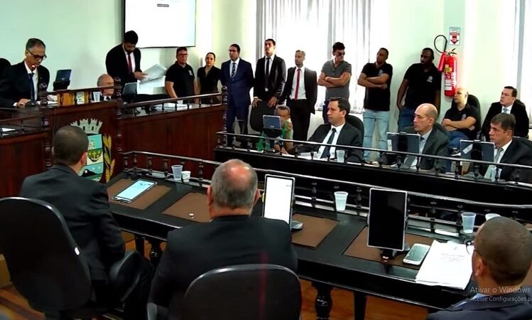 Vereadores de São Fidélis cassam mandato do prefeito
