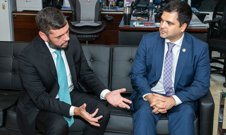Rodrigo Bacellar recebido em audiência por conselheiros do TCE-RJ