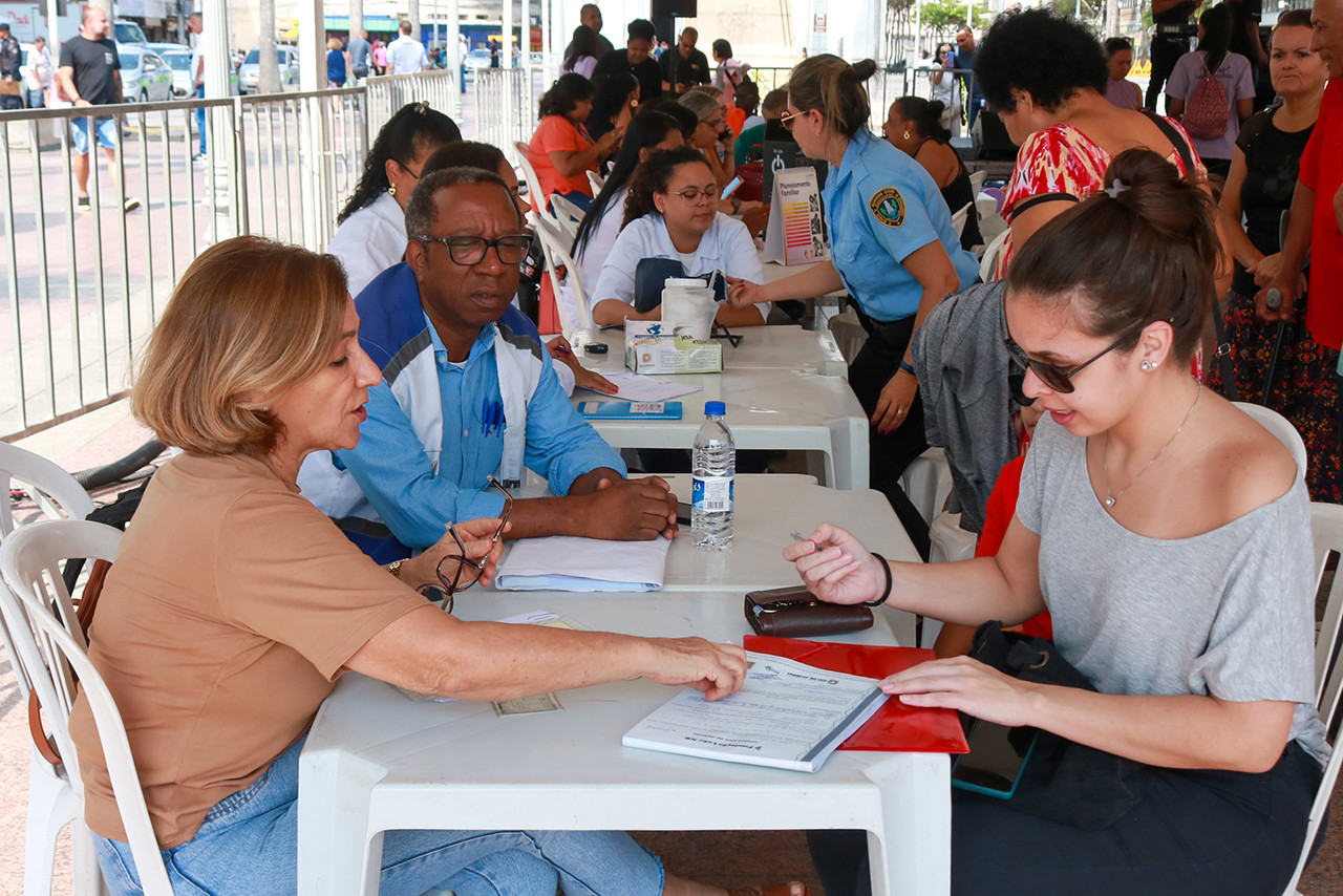 Dia Internacional da Mulher com evento na Praça do Santíssimo Salvador, em Campos