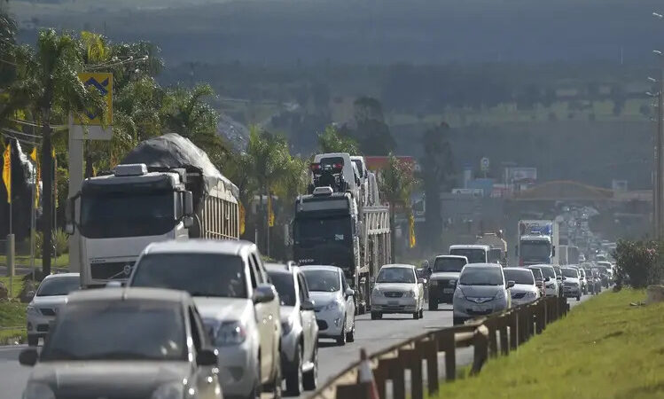 500 mil veículos são esperados na BR-101 no fim de semana prolongado 