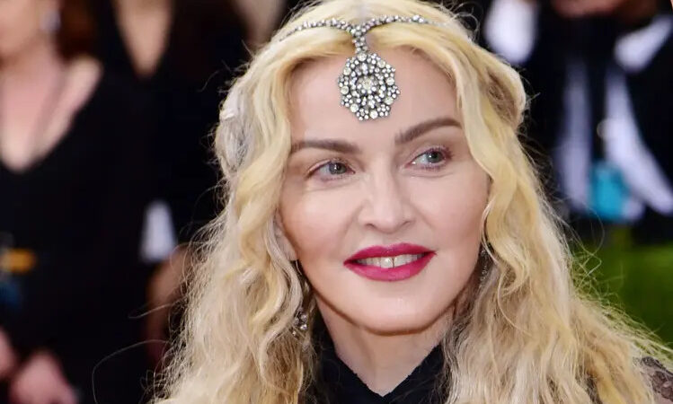 Madonna já chegou ao Rio para show em Copacabana sábado