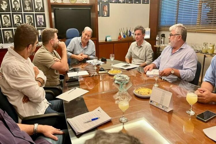 Em reunião na CDL, prefeito de Campos promete medidas para viabilizar Centro da cidade