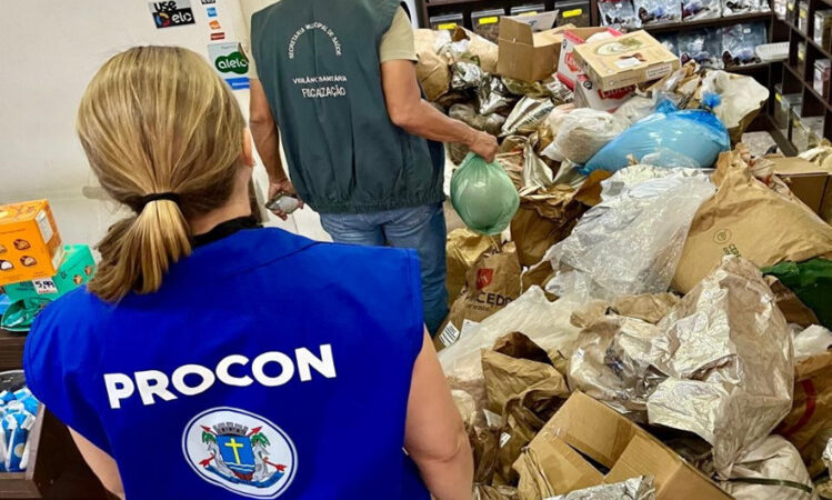 Procon Macaé apreende mais de uma tonelada de produtos impróprios para consumo