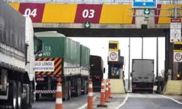 Eixos suspensos de carretas e caminhões passam a ter pedágio cobrado na BR-101