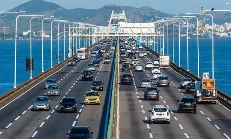 Pagamento do pedágio na ponte Rio-Niterói com cartão apenas por aproximação