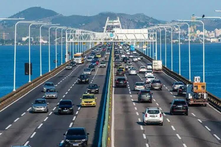 Pagamento do pedágio na ponte Rio-Niterói com cartão apenas por aproximação