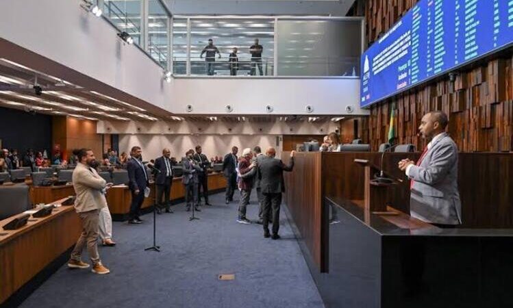 Deputados aprovam CPI na Alerj para investigar falta de transparência no Governo do Estado