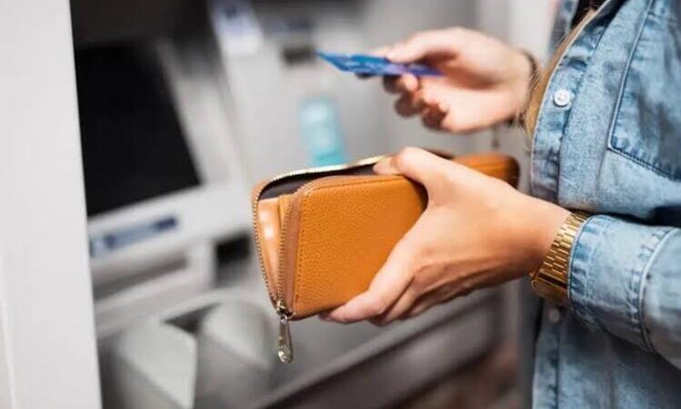 Salário na conta: Estado antecipa pagamento de abril