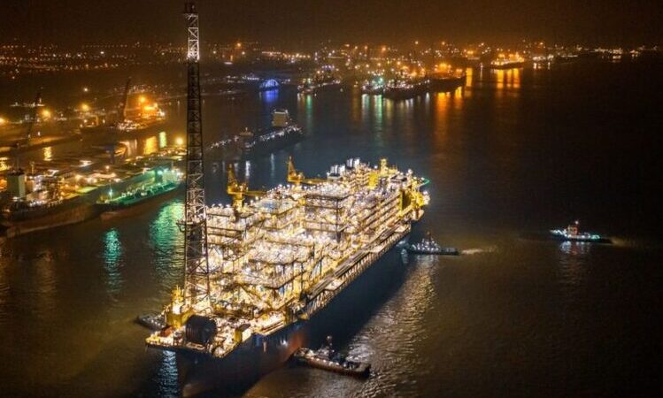 Navio-plataforma fabricado na China chega só Brasil nos próximos dias