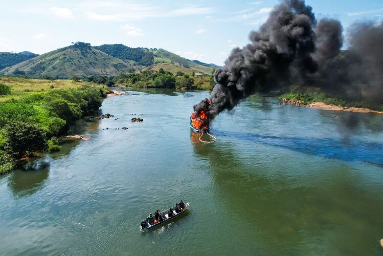 Operação entre Inea, PF e Polícia Ambiental reprimem captura ilegal de ouro no Paraíba, em São Fidélis