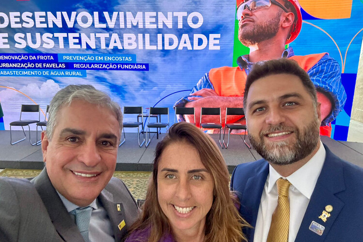 Campos vai comprar 354 ônibus com R$ 540 milhões destinados pelo PAC Seleções
