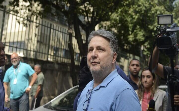 Garotinho é internado no Río com dores no peito